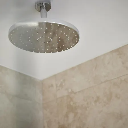 Idee Living: Design-apartment- Netflix - 6 Pers