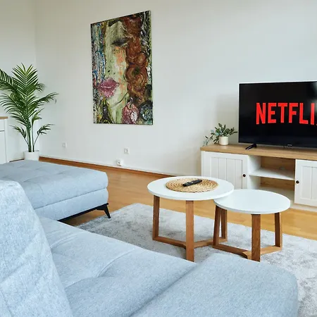 Idee Living: Design-apartment- Netflix - 6 Pers Apartament Mannheim