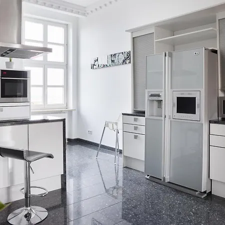 Idee Living: Design-apartment- Netflix - 6 Pers Apartament
