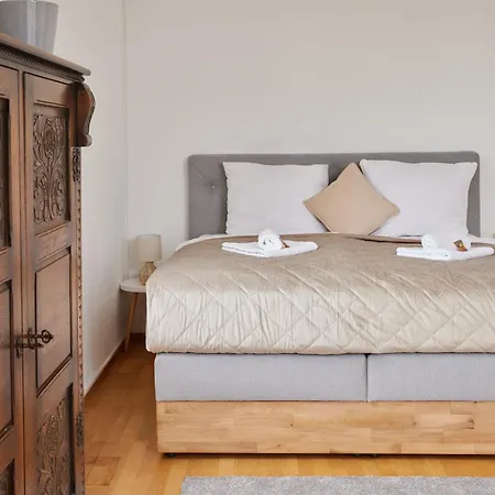 Idee Living: Design-apartment- Netflix - 6 Pers Apartment