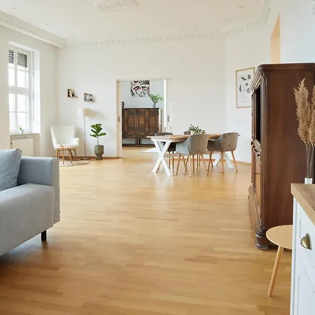 Idee Living: Design-apartment- Netflix - 6 Pers Mannheim