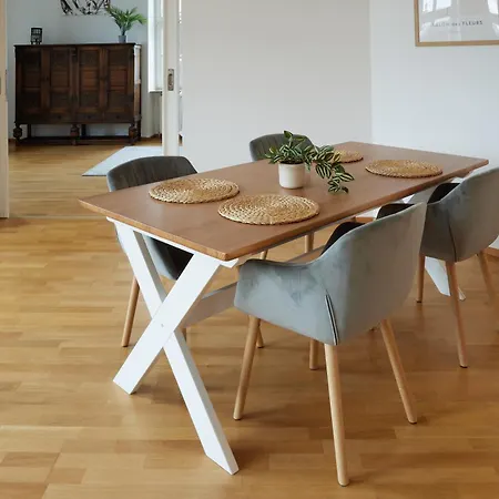 Idee Living: Design-apartment- Netflix - 6 Pers Lejlighed Mannheim